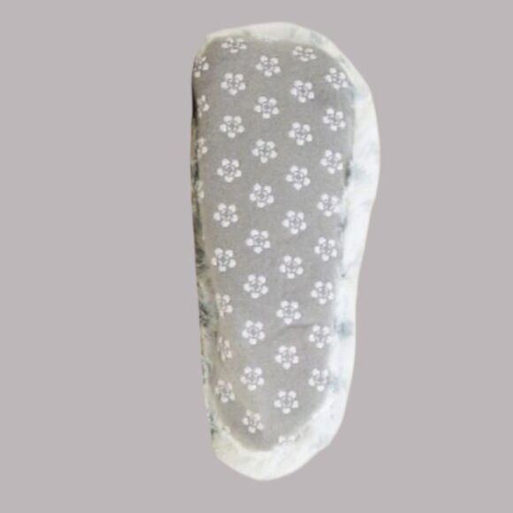 Warmies Microwavable Snowy  Slippers Lavender Scented Relaxing Wth/Gray OS 6-10 - Picture 5 of 7